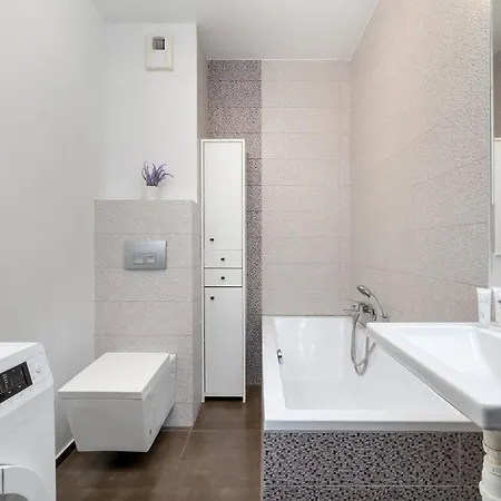 公寓 Z Parkingiem I Balkonem W Krakowie By Rent Like *